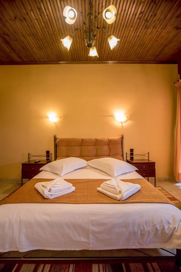 Kynthia Guesthouse Neochorion Bagian luar foto