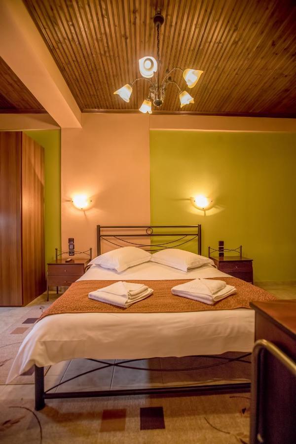 Kynthia Guesthouse Neochorion Bagian luar foto
